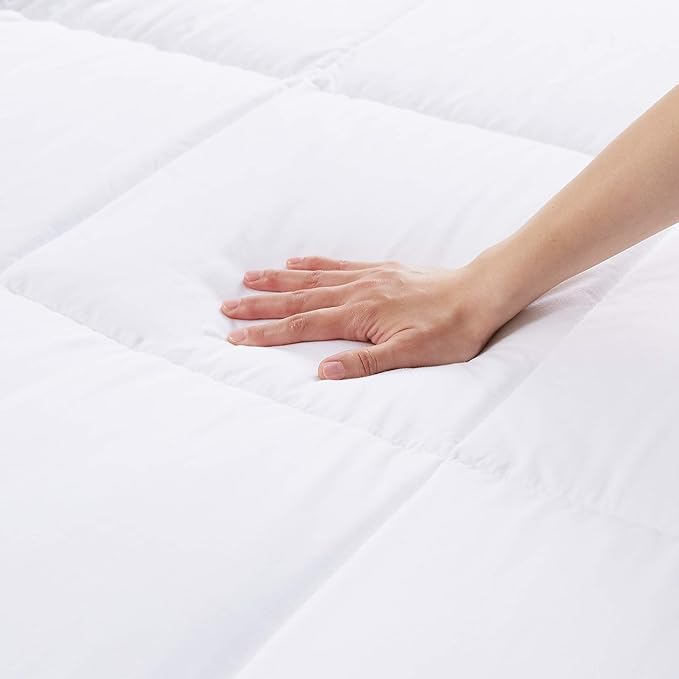 Amazon Basics White Down Alternative Comforter and Duvet Insert with Corner Tabs (Twin, All-Season)