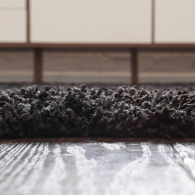 Unique Loom Solid Shag Collection Area Rug (5' 3" Round, Jet Black)