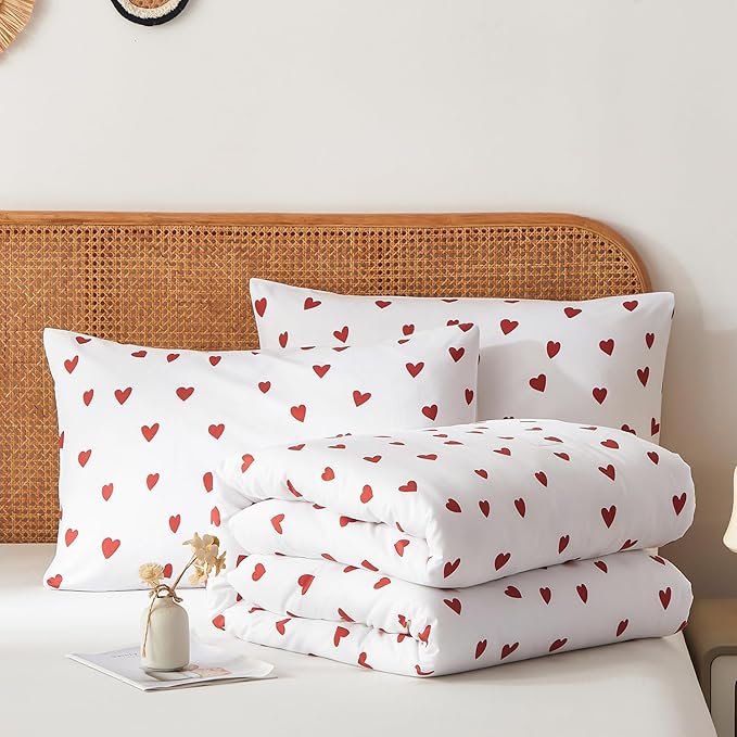 Nayoroom Heart Comforter Set Twin Size Kawaii Red Heart Pattern Comforter Kids Girls Cute Heart-Shaped 2Pcs Soft Lightweight Bedding Set for All Seasons (1 Comforter, 1 Pillowcase)