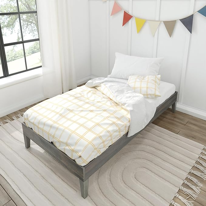 Max & Lily Fundamental Twin Platform Bed Frame, Kids Modern Solid Wood Bed, Strong Wooden Slats, Non-Toxic Finishes, Driftwood