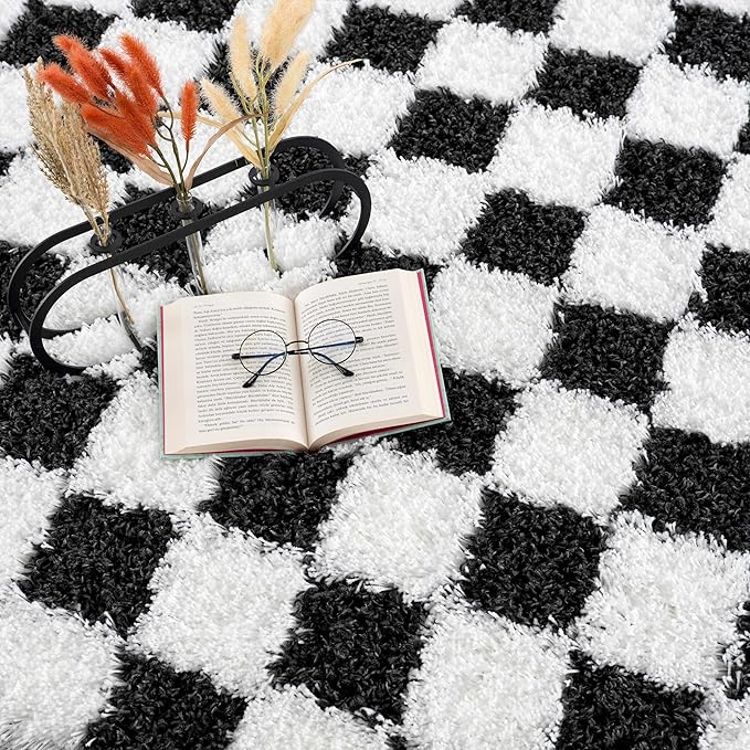 BoutiqueRugs Atira Black and White Modern Checkered Shag - High Pile Fluffy Shaggy Carpet -Kids Room, Nursery, Living Room, Bedroom, Playroom, Dorm Room - White, Black - 4' x 6'