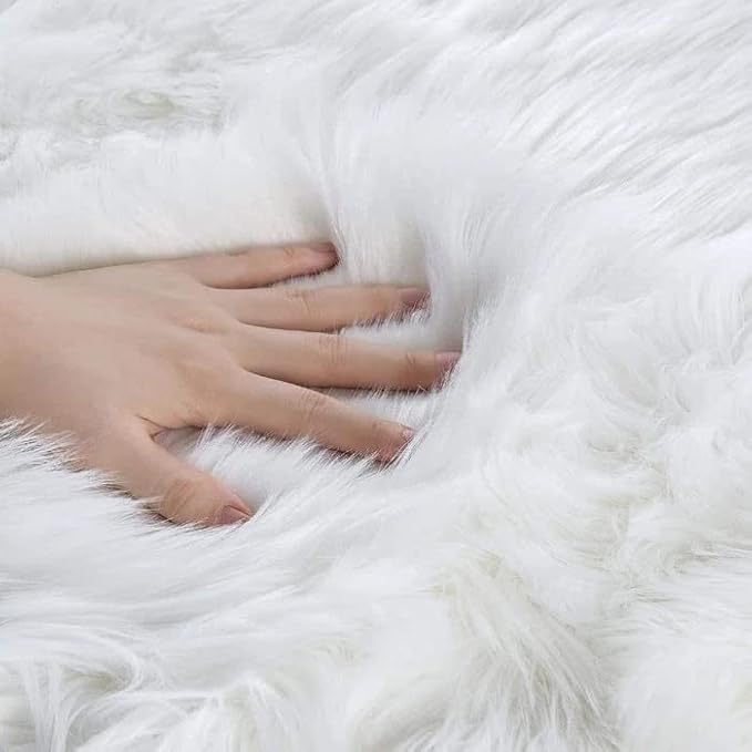 White Fluffy Washable Shag Area Rugs for Bedroom Faux Sheepskin Fur Rug 4x6 Furry Nursery Rug Teen Room Home Décor