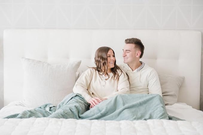SARANONI Oversized Luxury Blanket | Breathable Super Soft, Lush, Plush Comfy Blankets for Adults | Eucalyptus - X-Large 60” x 80”
