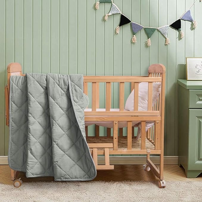 FLXXIE Machine Washable Microfiber Down Alternative Toddler Comforter, Super Soft and Lightweight Kids Crib Quilted Blanket for Stroller, Travel, 39x47 Inches, Somke Grey