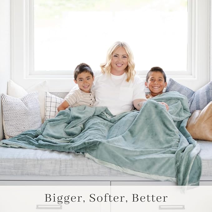 SARANONI Oversized Luxury Blanket | Breathable Super Soft, Lush, Plush Comfy Blankets for Adults | Eucalyptus - X-Large 60” x 80”