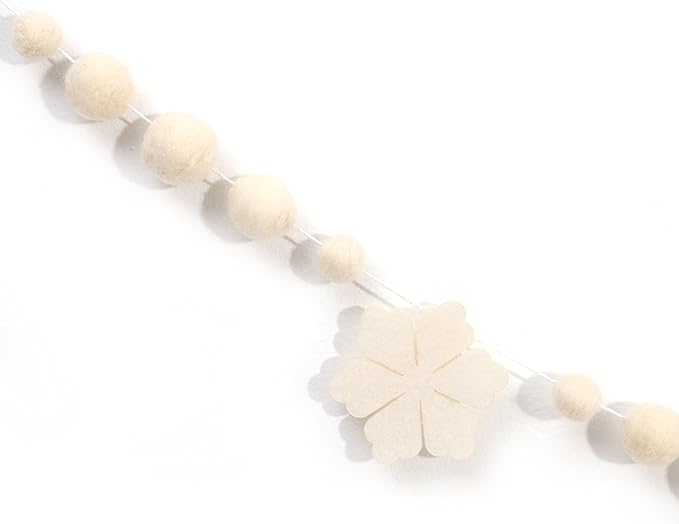 Felt Snowflake Garland – Cream White Winter Garland with Wool Balls, Neutral Christmas Mantle Decor, Scandinavian Snow Banner for Holiday Party, Nursery or Fireplace Decoration