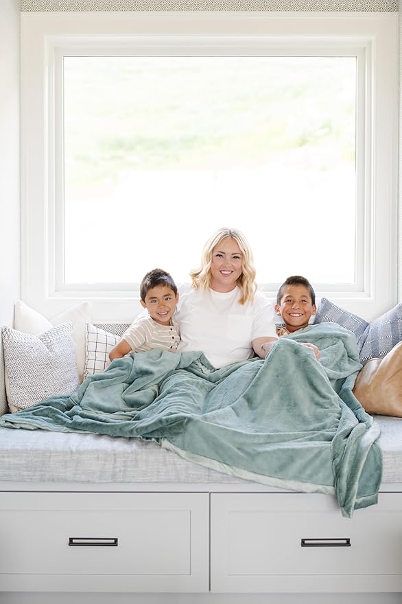 SARANONI Oversized Luxury Blanket | Breathable Super Soft, Lush, Plush Comfy Blankets for Adults | Eucalyptus - X-Large 60” x 80”