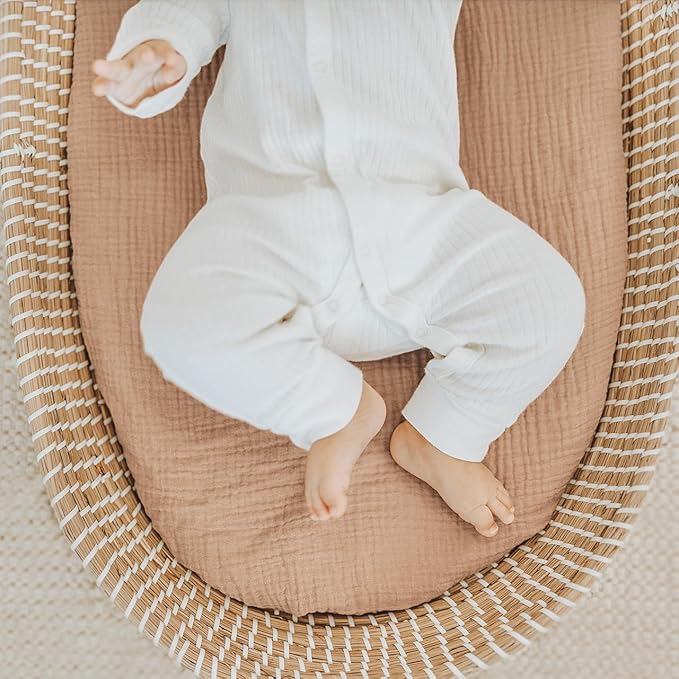 Konssy 2 Pack Muslin Fitted Bassinet Sheets for Baby Girl Boy, Soft Breathable Baby Bassinet Sheets Fit for Bassinets, Cradle, Moses Basket Oval Rectangle Pad/Mattress (Peach,Floral)