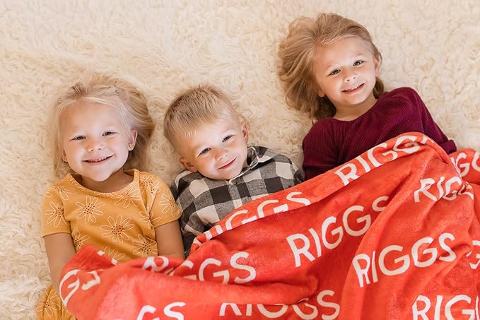 Hickory Hollow Designs Personalized Name Blanket, Choice of Color & Font, Customized Minky Throw Blankets, Couch & Bedroom Decor, Fluffy Soft & Warm Bedspread, Minimalist, (Monochrome, 30" x 40")
