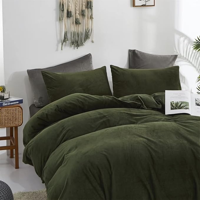 Houseri Olive Green Velvet Duvet Covet Queen Fluffy Army Green Bedding Flannel Duvet Cover Full Size Dark Green Micromink Sherpa Comforter Cover Warm Forest Green Fuzzy Duvet Cover Queen Size