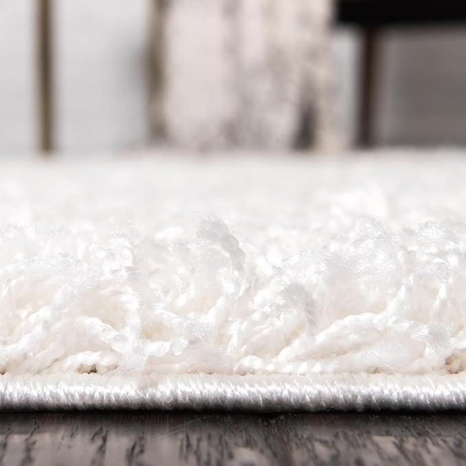 Unique Loom Solid Shag Collection Area Rug (3' 3" x 5' 3" Oval, Snow White)