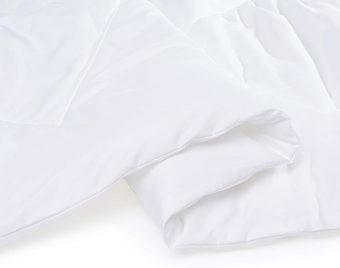 Amazon Basics Comforter Blanket Twin/Twin XL, Reversible Lightweight Microfiber All Season Blanket, White