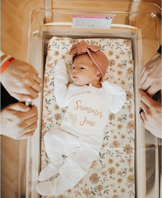 Konssy 2 Pack Muslin Fitted Bassinet Sheets for Baby Girl Boy, Soft Breathable Baby Bassinet Sheets Fit for Bassinets, Cradle, Moses Basket Oval Rectangle Pad/Mattress (Peach,Floral)
