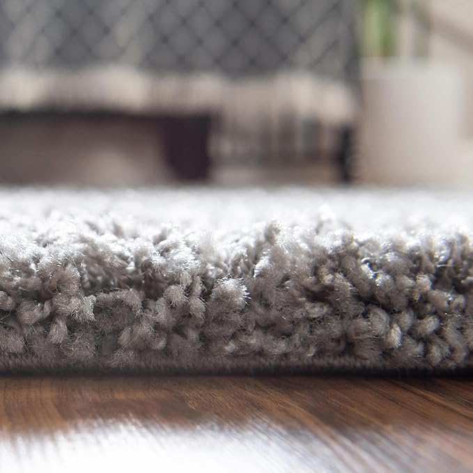 Unique Loom Solid Shag Collection Area Rug (3' 3" Round, Cloud Gray)