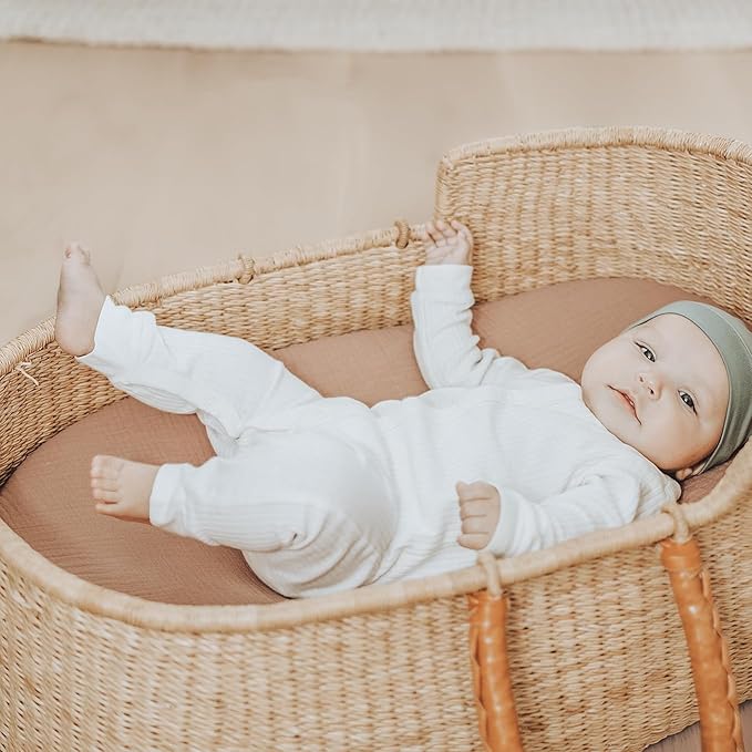 Konssy 2 Pack Muslin Fitted Bassinet Sheets for Baby Girl Boy, Soft Breathable Baby Bassinet Sheets Fit for Bassinets, Cradle, Moses Basket Oval Rectangle Pad/Mattress (Peach,Floral)