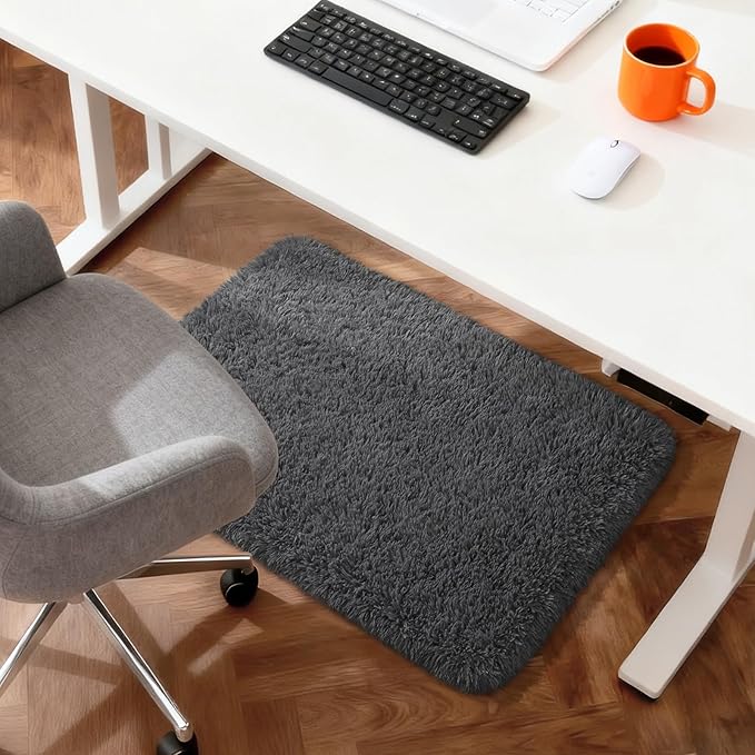 Merelax Fluffy Shaggy Small Area Rug, Dark Grey 2x3 Doormat Door Rugs for Bedside Christmas Decor, Mini Fuzzy Plush Throw Rug, Soft Non-Slip Entryway Shag Catpet for Livingroom Holiday Home Aesthetic