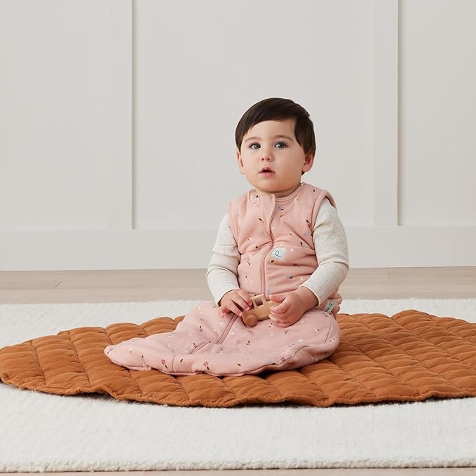 ergoPouch 2.5 Tog Jersey Sleeping Bag – Arms-Out Baby Sleep Sack, Ideal Transition from Swaddling, Slim Fit Keeps Baby Secure & Comfortable, Soft Breathable Fabric (8-24 Months, Daisies)