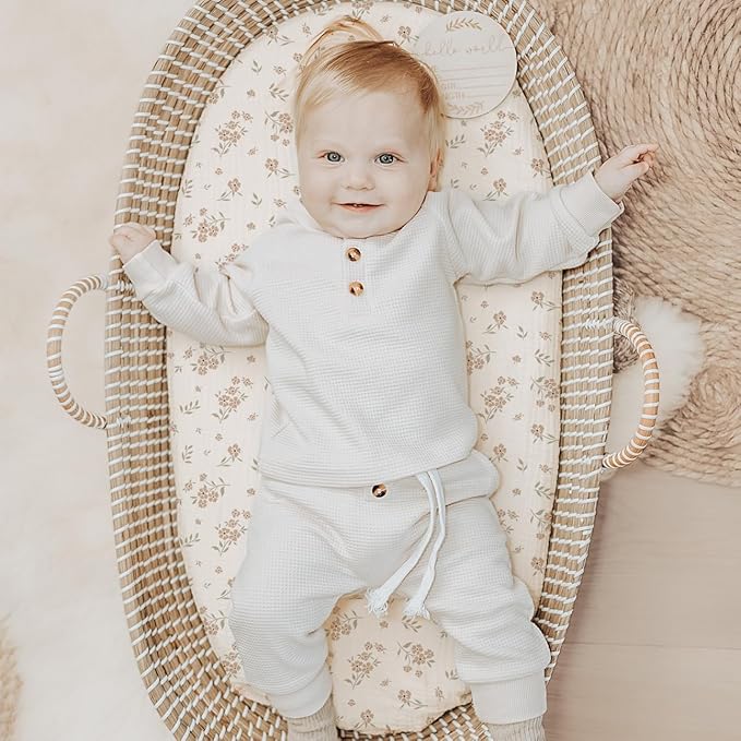 Konssy Muslin Bassinet Sheets for Baby Girl Boy, 2 Pack Soft Breathable Baby Bassinet Mattress Sheets Fit for Hourglass Oval Cradle, Moses Basket Rectangle Mattress (Blossom,Cream)
