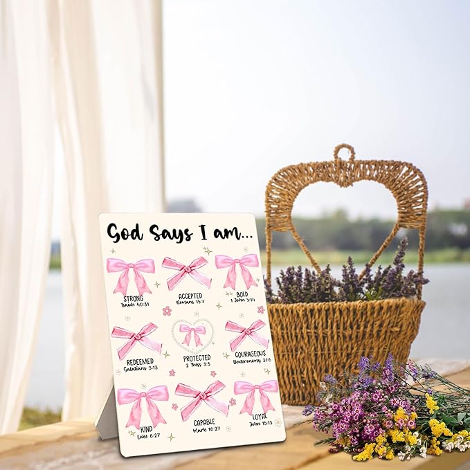 God Says I Am Christian Sign, Coquette Pink Bow Bible Verse Wooden Stand Sign 5x7 Inch, Preppy Religious Decorations for Girls Bedroom Dorm Home Prayer Room Desk Table Decor