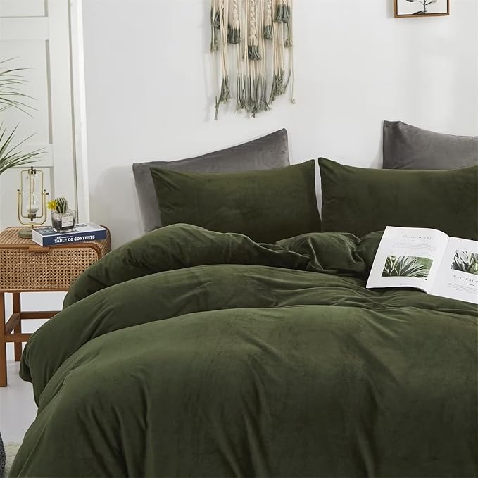 Houseri Velvet Olive Green Duvet Covet King Fluffy Army Green Bedding Flannel Duvet Cover King Size Dark Green Micromink Sherpa Comforter Cover King Warm Blackish Green Fuzzy Duvet Cover King Size