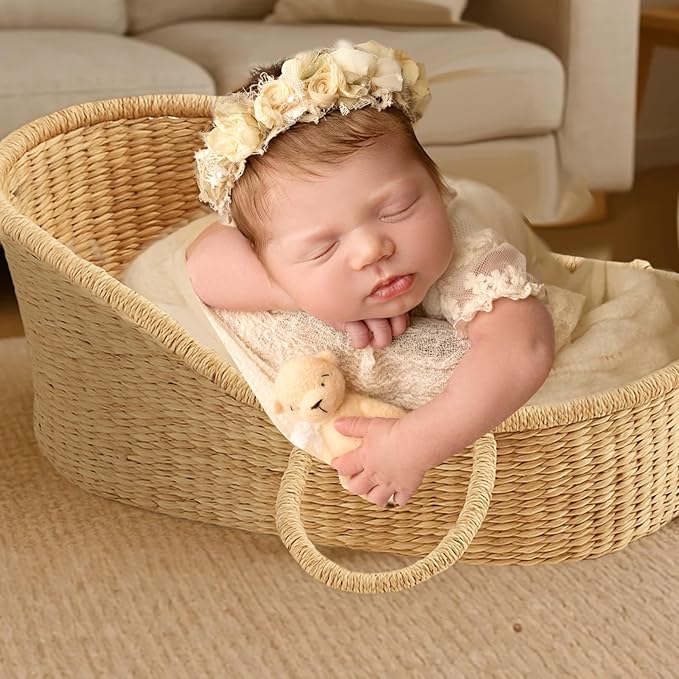 Doll Bassinet Handwoven Seagrass Moses Basket Portable Doll Carrier Natural Wicker Bassinet for Plush Bears, Shower Gift Decor, Photo Prop, Diaper Caddy