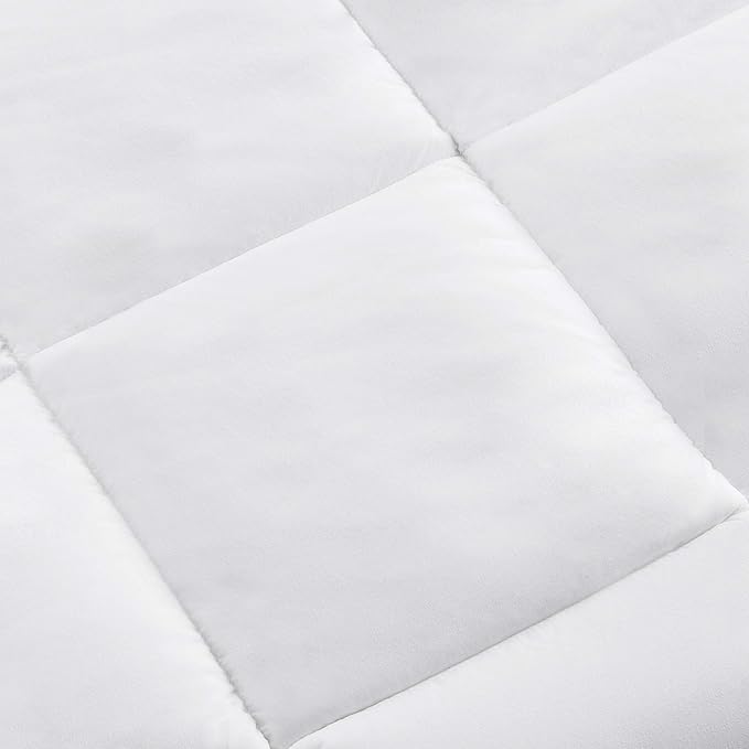Amazon Basics White Down Alternative Comforter and Duvet Insert with Corner Tabs (King, Light)