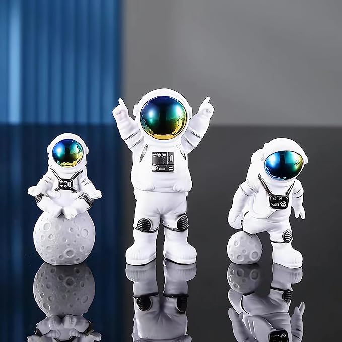 Gradient Astronaut Statues Set of 3, Spaceman Figurines Space Theme Room Decor for Shelf Desk Nursery Cake Toppers