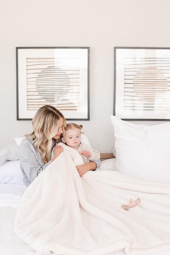 SARANONI Oversized Luxury Blanket | Breathable Super Soft, Lush, Plush Comfy Blankets for Adults | Natural - X-Large 60” x 80”