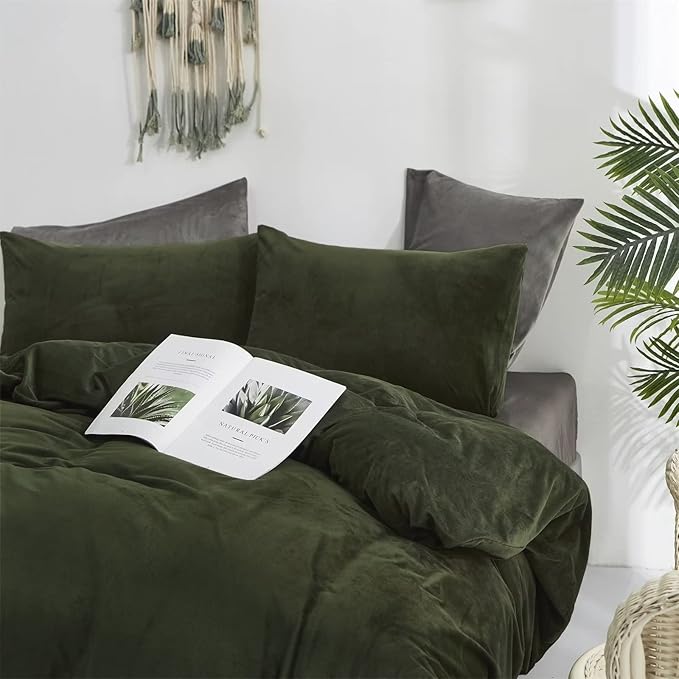 Houseri Velvet Olive Green Duvet Covet King Fluffy Army Green Bedding Flannel Duvet Cover King Size Dark Green Micromink Sherpa Comforter Cover King Warm Blackish Green Fuzzy Duvet Cover King Size