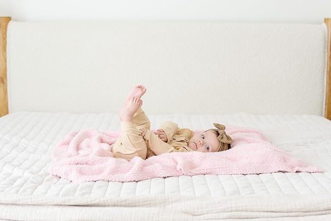 SARANONI Bamboni Luxury Baby Blanket | Cozy & Soft Plush Receiving Blankets | Perfect for Girls & Infant Baby Boy Blankets | Light Pink - 30” x 40”