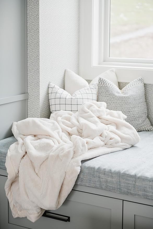 SARANONI Oversized Luxury Blanket | Breathable Super Soft, Lush, Plush Comfy Blankets for Adults | Natural - X-Large 60” x 80”