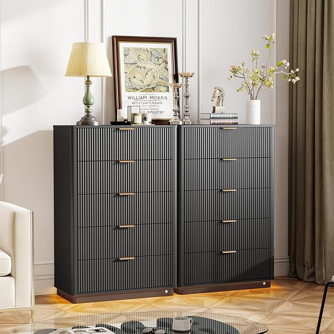 Fluted Dresser for Bedroom with 5 Drawers, 31.5" Wide Modern Chest of Drawers with Lighting, Wooden Dresser TV Stand with Curved Edges, Closet Organizer for Living Room, Hallway,Black