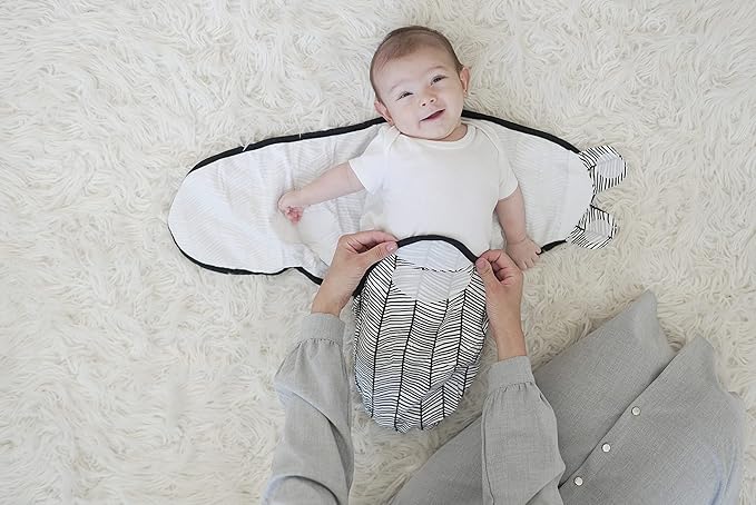 BaeBae Goods BLACK TRIANGLES swaddle wrap (size L)