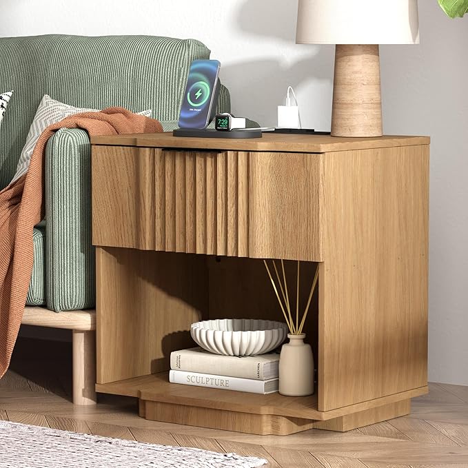 Yechen Fluted Nightstand with 20W Fast Charging Station - Modern Farmhouse Wood Night Stand with Storage Drawer & Shelf, Large Wide Bedside End Table for Bedroom with Curved Profile Base, Natural Oak
