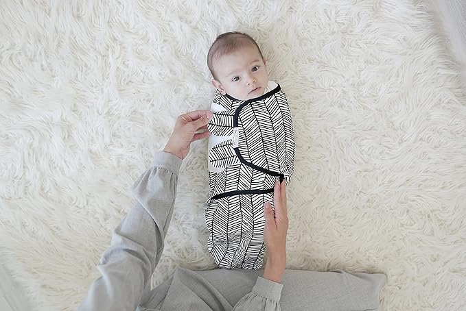 BaeBae Goods BLACK TRIANGLES swaddle wrap (size L)