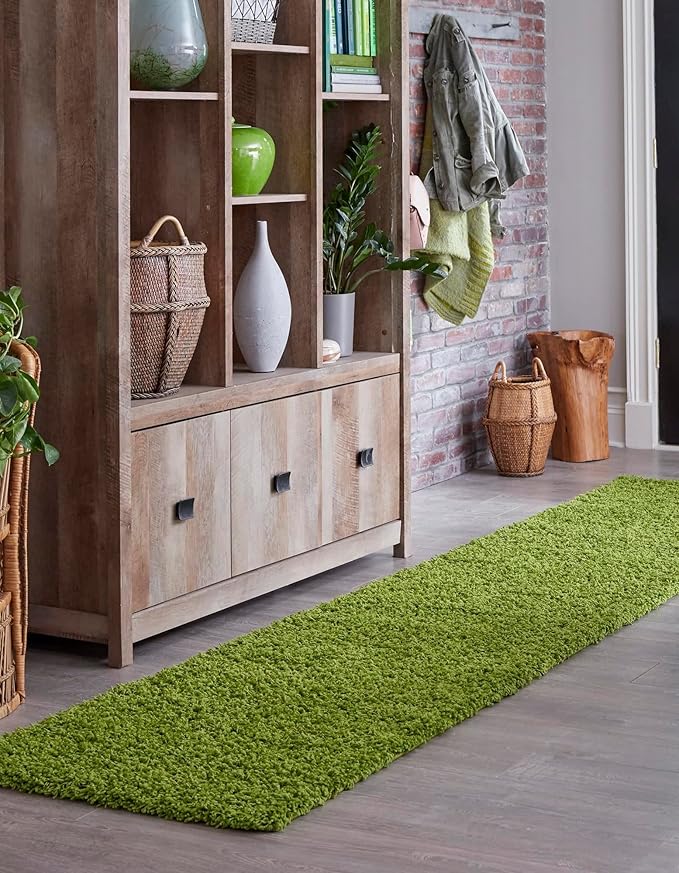 Unique Loom Solid Shag Collection Area Rug (2' 7" x 10' Runner Grass Green)
