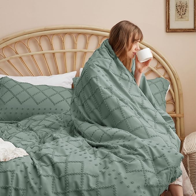 Bedsure Boho Cal King Duvet Cover - Green Breathable & Soft Boho Bedding, Machine Washable Comforter Cover for All Seasons, Includes 1 Duvet Cover 104"x98" with 2 Pillow Shams & Zipper Closure