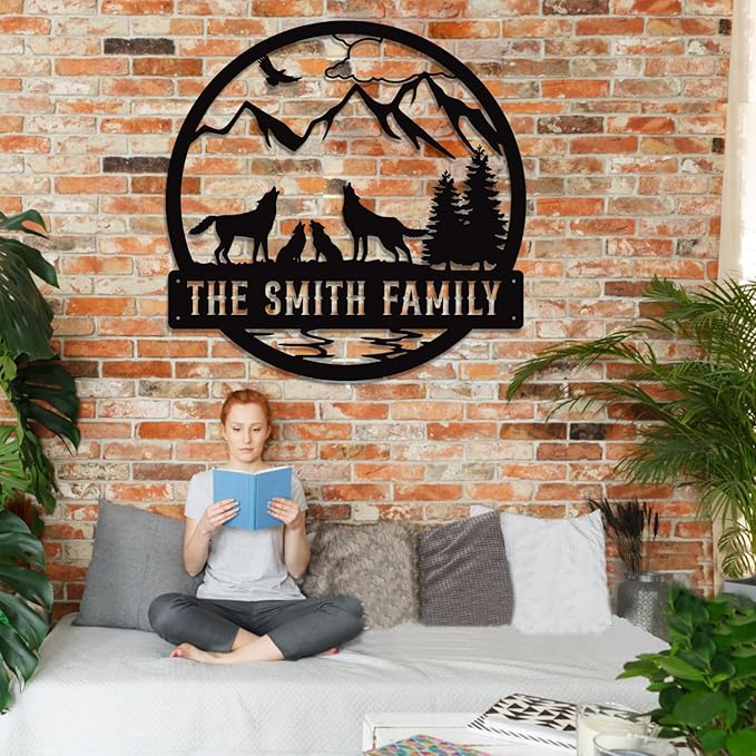 Custom Metal Wolf Family Sign,Personalized Last Name Sign,Wolf Wall Art, Wildlife Lover's Gift, Funny Wall Decor for Living Room, Bathroom, Bedroom, Dining Room