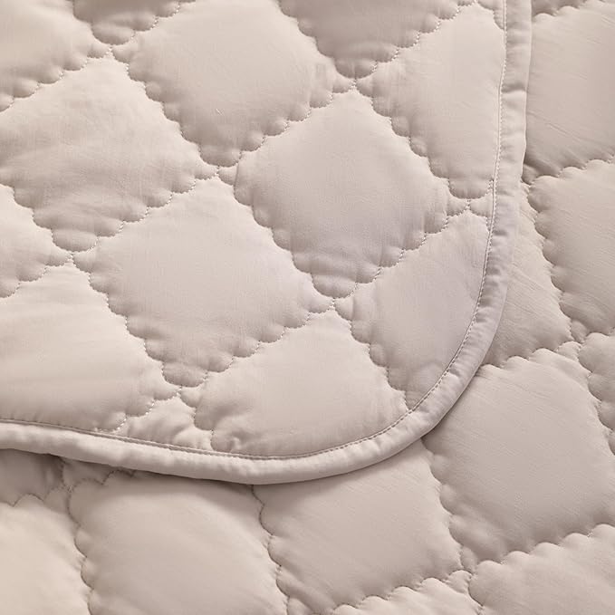 FLXXIE Machine Washable Microfiber Down Alternative Oversized Toddler Comforter, Super Soft and Lightweight Kids Crib Quilted Blanket for Stroller, Travel, 43x60 Inches, Light Taupe