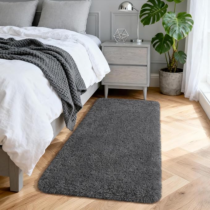 Merelax Fluffy Shaggy Small Area Rug, Dark Grey 2x4 Runner Rugs for Bedside Christmas Decor, Mini Fuzzy Plush Throw Rug, Soft Non-Slip Entryway Shag Catpet for Livingroom Holiday Home Aesthetic