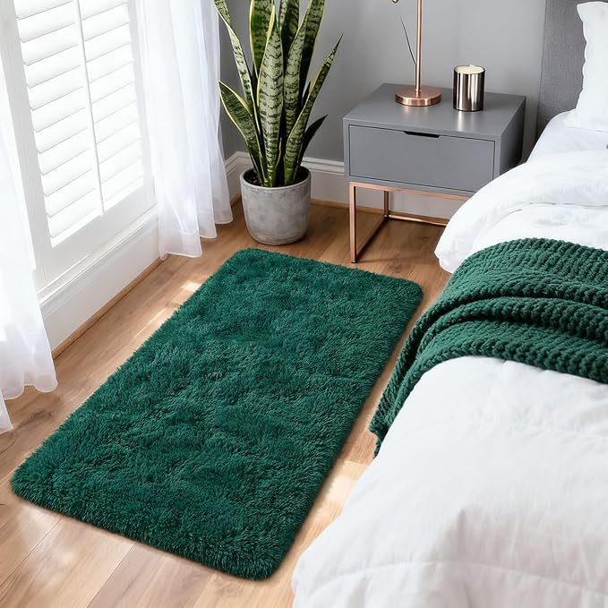Merelax Fluffy Shaggy Small Area Rug, Deep Green 2x4 Runner Rugs for Fireplace Christmas Decor, Mini Fuzzy Plush Throw Rug, Soft Non-Slip Entryway Shag Catpet for Livingroom Holiday Home Aesthetic