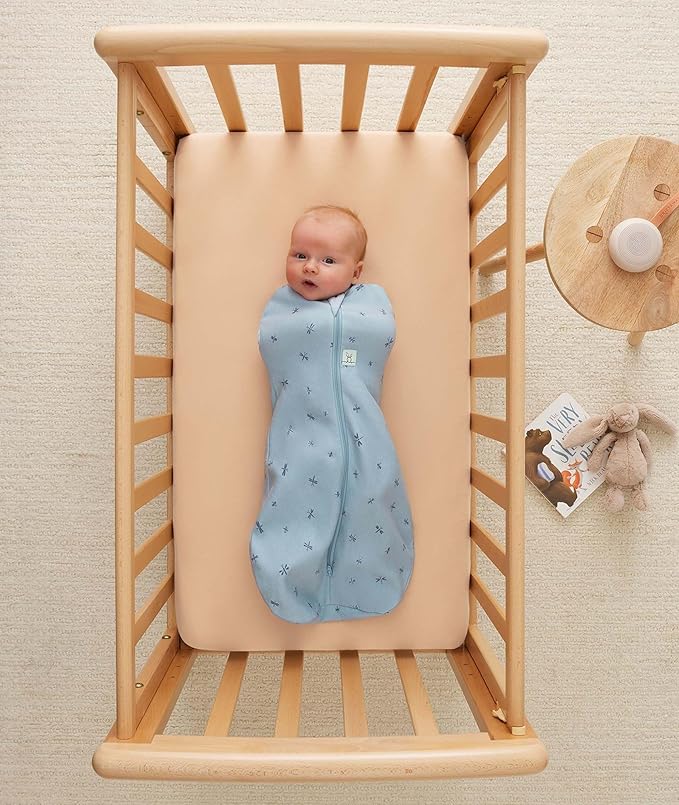 ergoPouch Cocoon Swaddle Sack 1.0 TOG - Baby Sleep Sack, Gentle Snug Fit Helps Calm Startle Reflex, Ideal for Arms In/Out Sleeping, Soft Breathable Fabric for Better Sleep (0 Months, Dragonflies)
