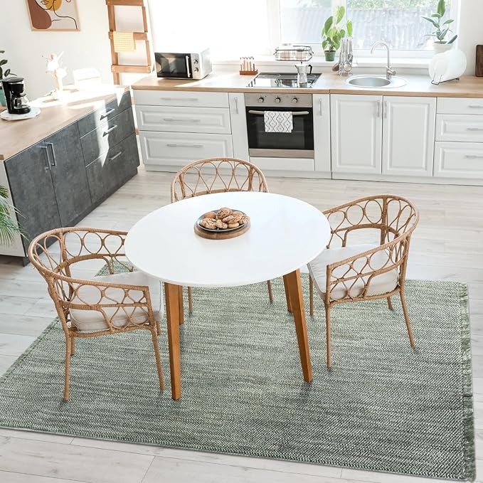 LUXE WEAVERS Solid Machine Woven Green 4x6 Area Rug, Indoor Stain-Resistant Carpet