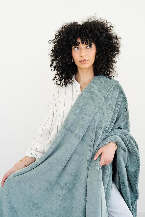 SARANONI Oversized Luxury Blanket | Breathable Super Soft, Lush, Plush Comfy Blankets for Adults | Eucalyptus - X-Large 60” x 80”