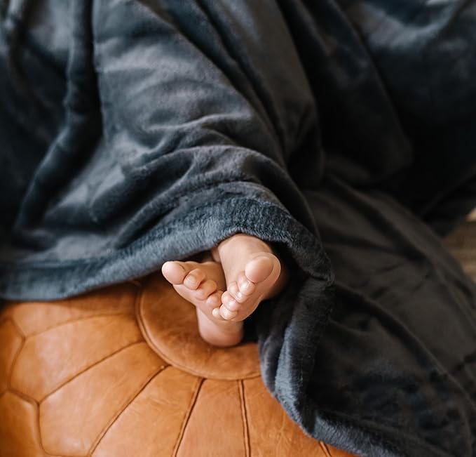 SARANONI Oversized Luxury Blanket | Breathable Super Soft, Lush, Plush Comfy Blankets for Adults | Charcoal - X-Large 60” x 80”
