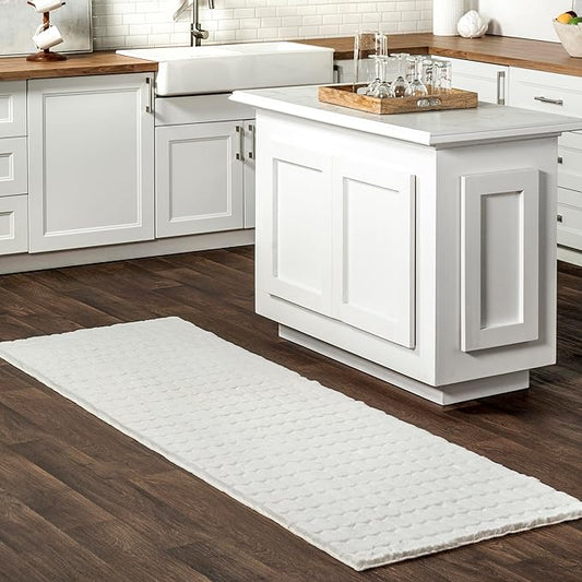 nuLOOM Nia White/Ivory, 2'6" x 8', Cozy Shag, Fluffy and Soft, High Traffic, Stain Resistant, Easy Clean, Durable Machine Washable Runner for Bedroom, Living Room, Dining, Den, Foyer, Entryway