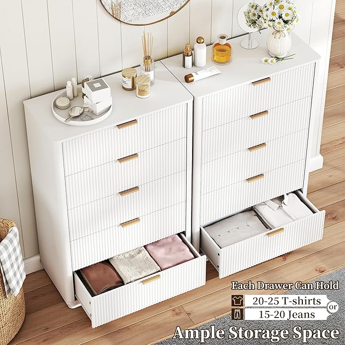 Fluted Dresser for Bedroom with 5 Drawers, 31.5" Wide Modern Chest of Drawers with Lighting, Wooden Dresser TV Stand with Curved Edges, Closet Organizer for Living Room, Hallway,White