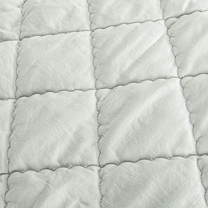 FLXXIE Machine Washable Microfiber Down Alternative Toddler Comforter, Super Soft and Lightweight Kids Crib Quilted Blanket for Stroller, Travel, 39x47 Inches, Light Grey