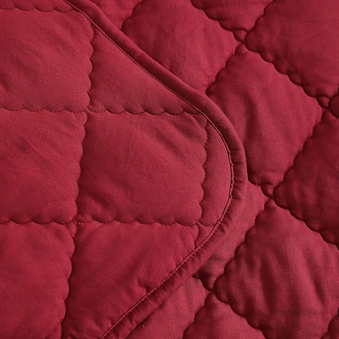 FLXXIE Machine Washable Microfiber Down Alternative Oversized Toddler Comforter, Super Soft and Lightweight Kids Crib Quilted Blanket for Stroller, Travel, 43x60 Inches, Red