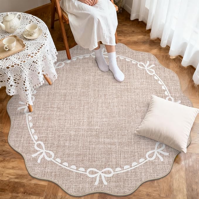 GarveeHome Scalloped Bow Rug for Living Room, 4ft Round Rugs Washable Solid Camel Rug for Dorm Soft Low Pile Non Slip Scalloped Rugs for Nursery Bedroom Decor Kids Room Playroom